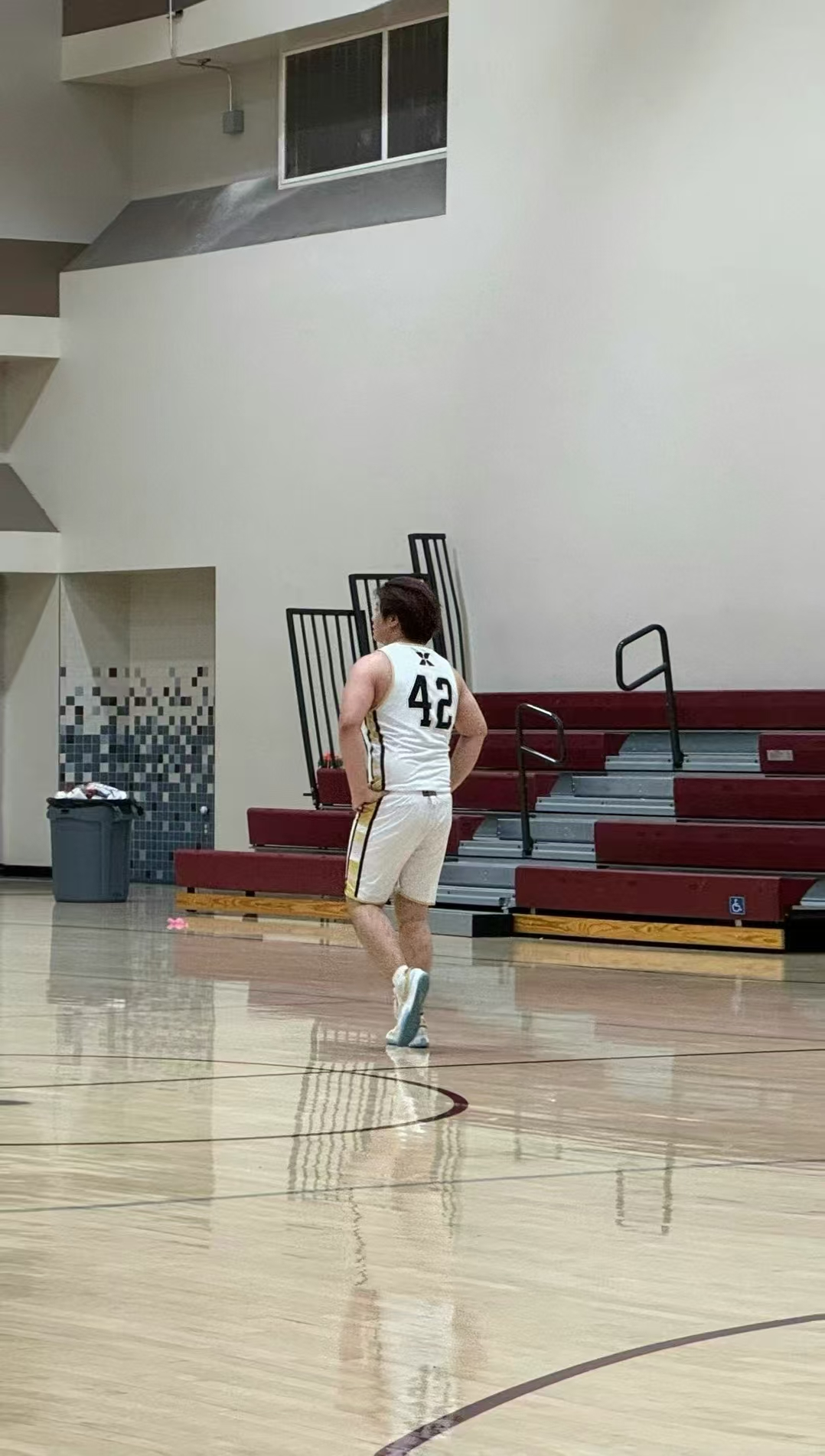 从运动员到艺术多才少年：小贺的美国高中成长之路